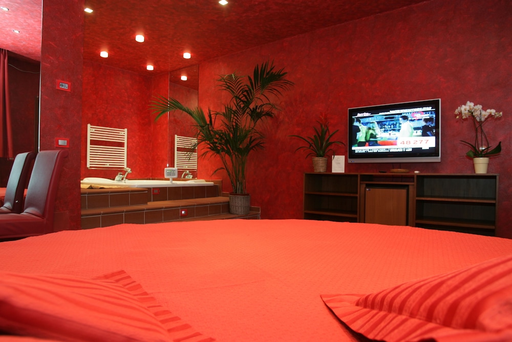 Suite, Jetted Tub photo 2