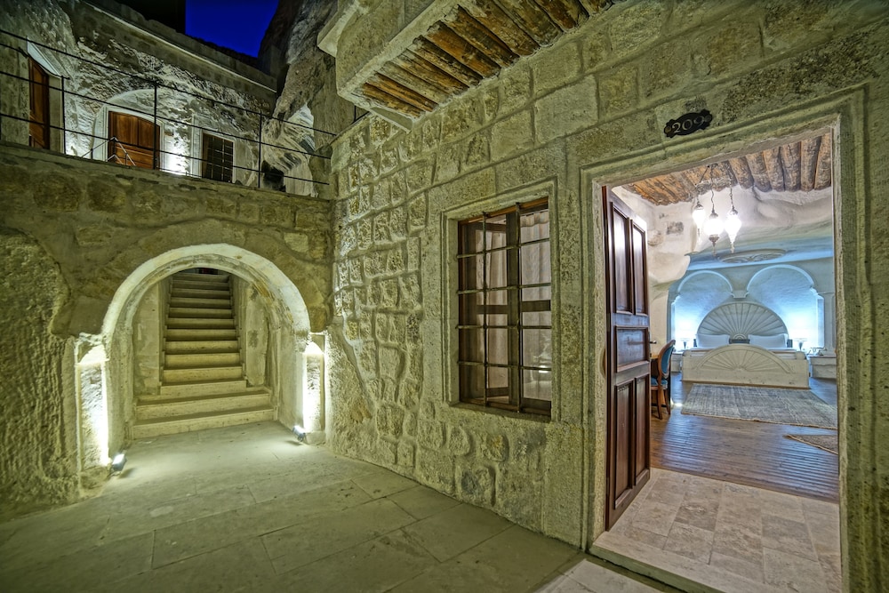 Deluxe Suite - Photo 1