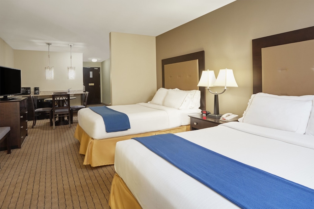 Suite, 2 Queen Beds, Accessible (Communication, Accessible Tub) - Photo 4