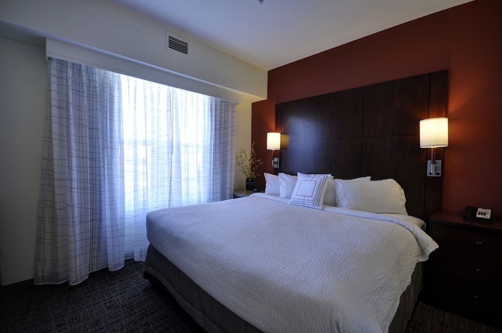 Family Suite, 1 King Bed with Sofa bed - Photo 2