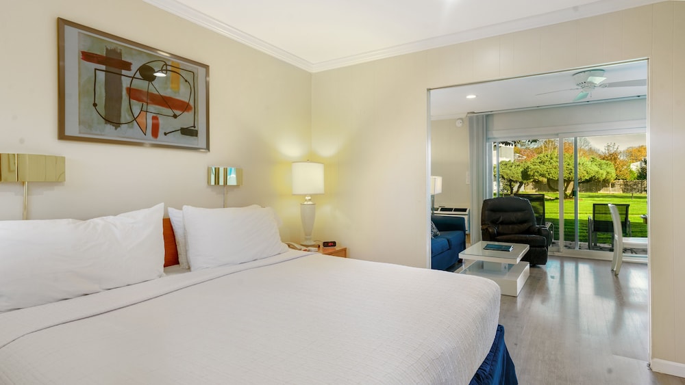 Suite, Kitchen