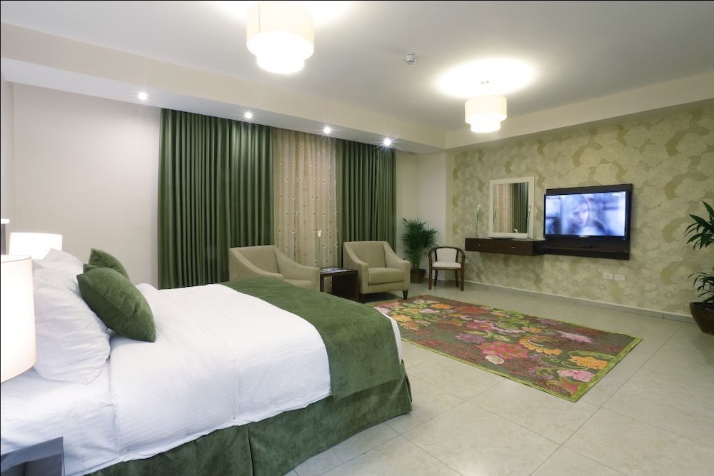 Executive Suite, City View photo 3