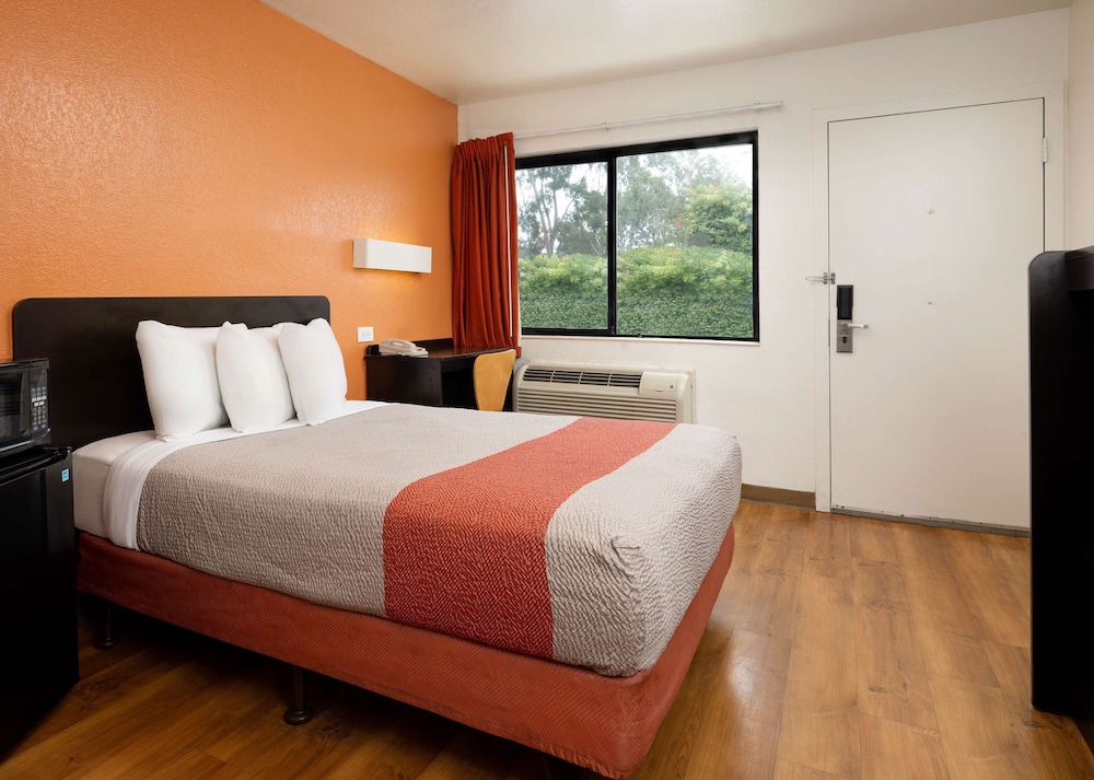 Standard Room, 1 Double Bed, Non Smoking photo 3