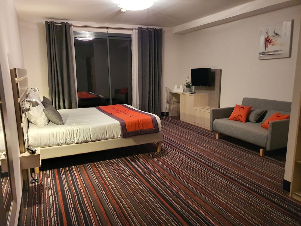 Comfort Suite photo 2