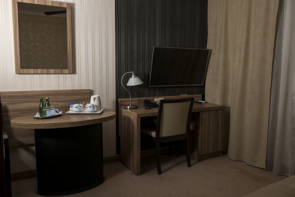 Business Double Room, Pool Access photo 2