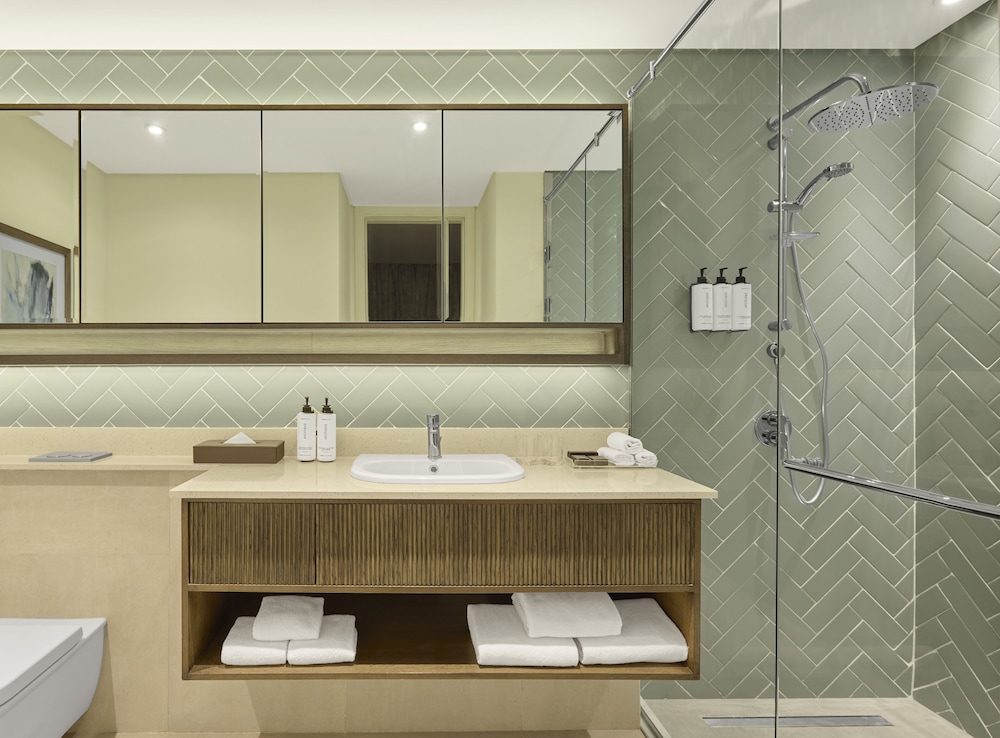 Suite, 1 Bedroom, Kitchen thumbnail 5
