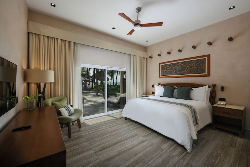 Mi Hotelito Beachfront Suite