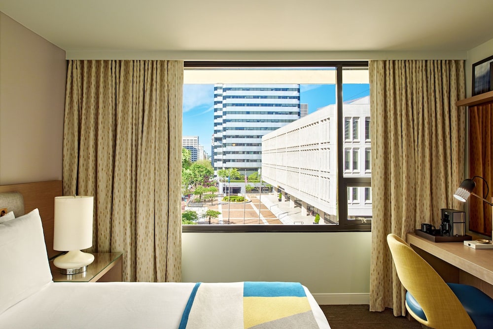 Premier Room, 1 King Bed (City) - Photo 1