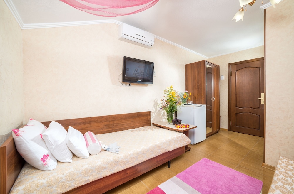 Standard Triple Room photo 2