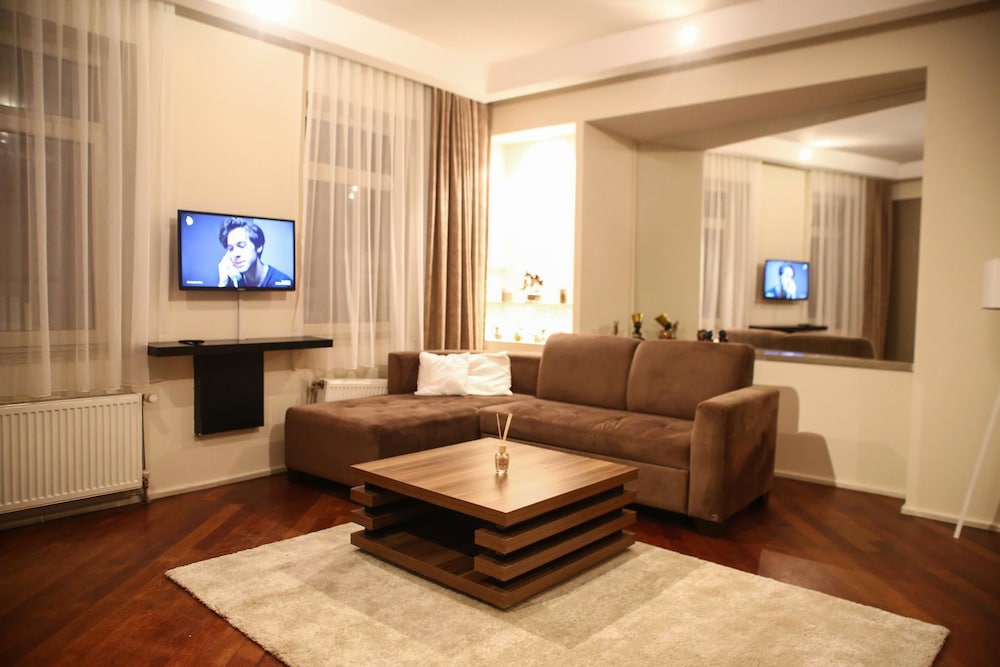 Deluxe Suite photo 2