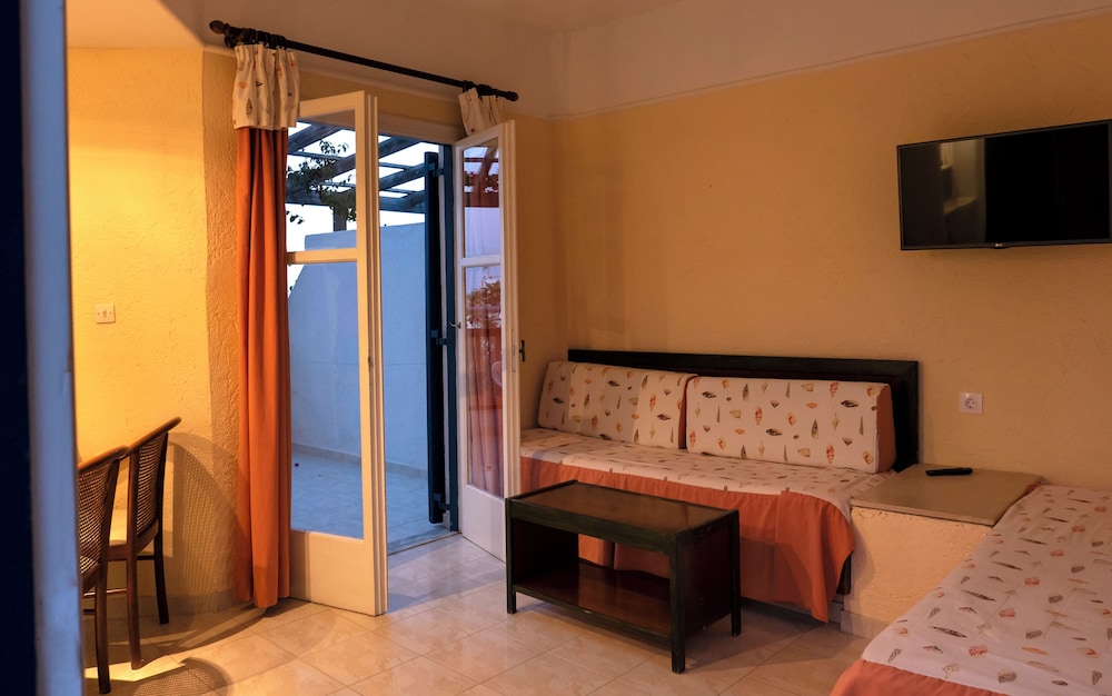 Family Studio, Garden View (Friends)