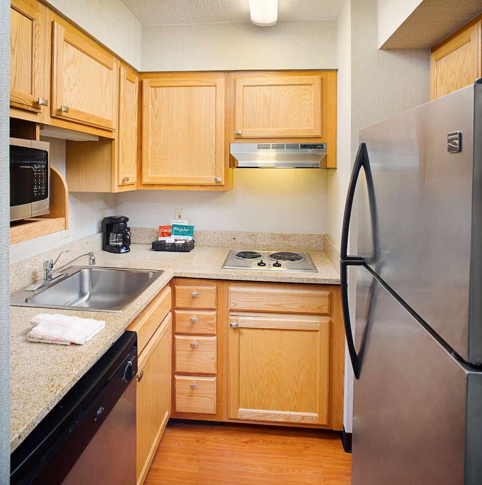 Suite, 2 Bedrooms, Non Smoking - Photo 3