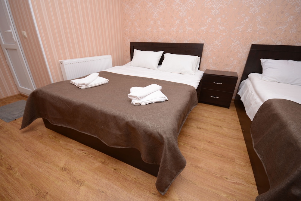 Classic Room, Multiple Beds, Garden View photo 2