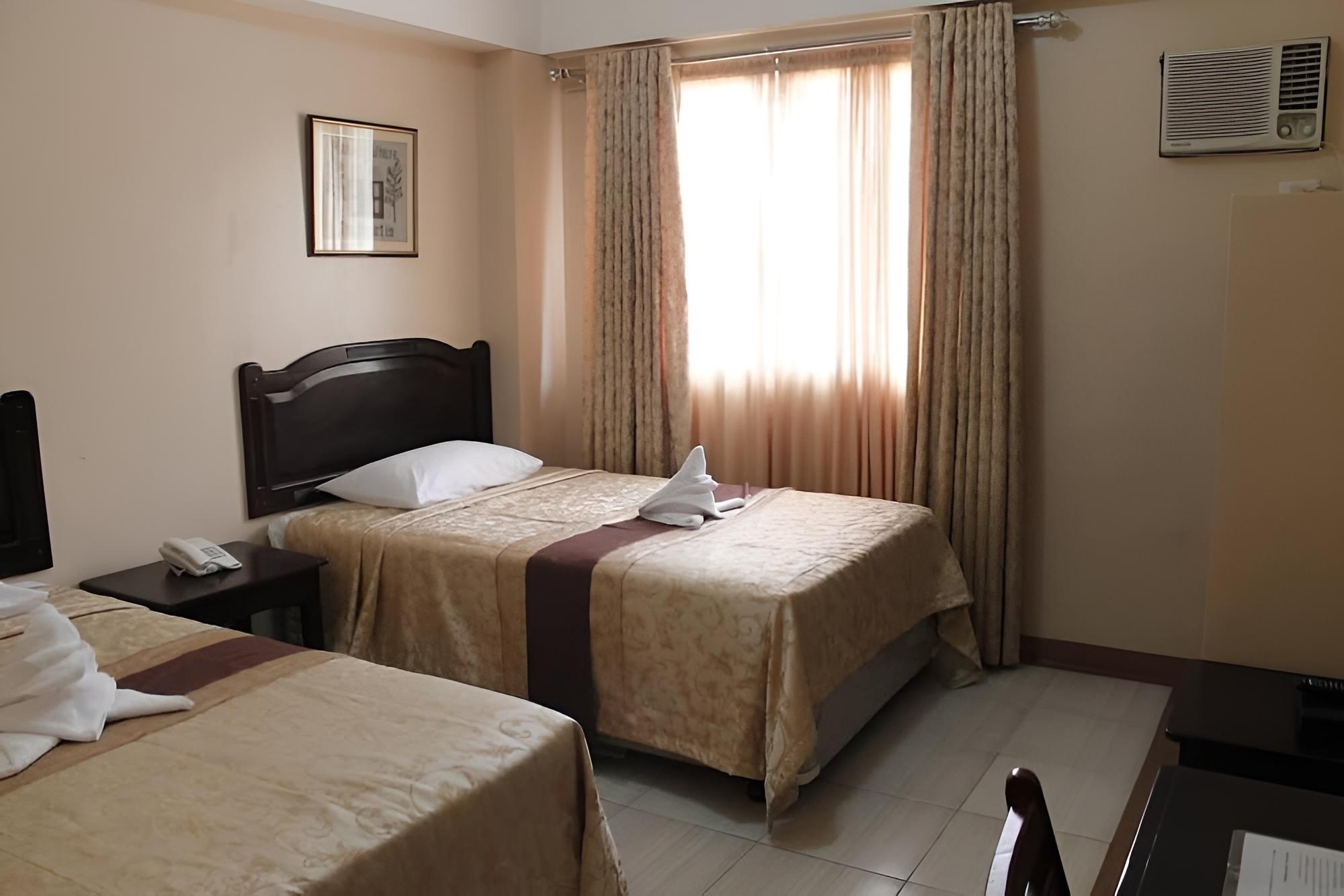 Family Room, Multiple Beds photo 3