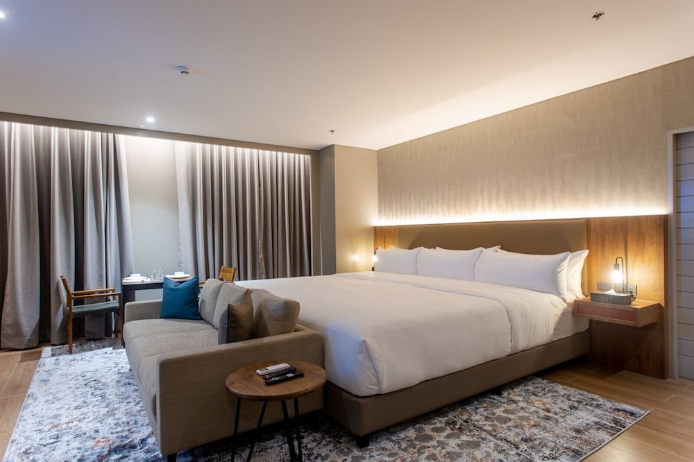 Premier Suite - Photo 2