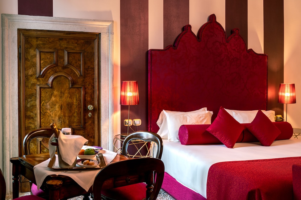 Junior Suite, Canal View