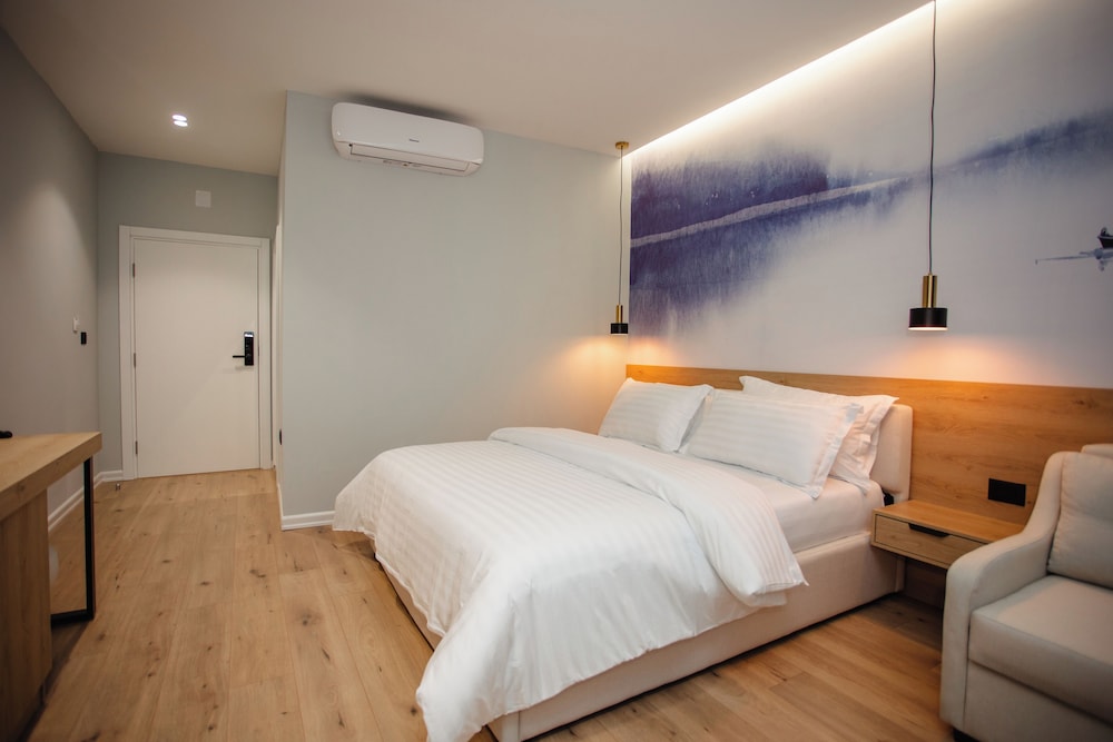 shkodra lake room
