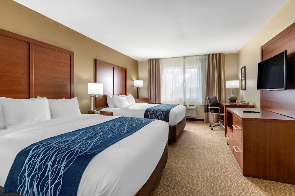 Standard Room, 2 Queen Beds, Non Smoking - Photo 1