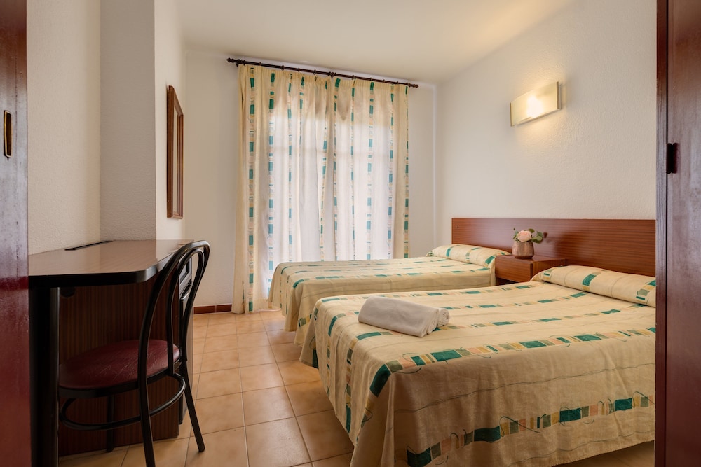 Twin Room (2 Adults) - Photo 4