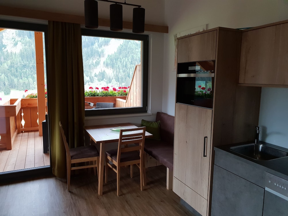 Apartment, 1 Bedroom, Mountain View photo 3