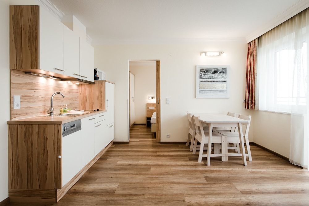 Deluxe Apartment, 1 Bedroom, Kitchen, Mountain View