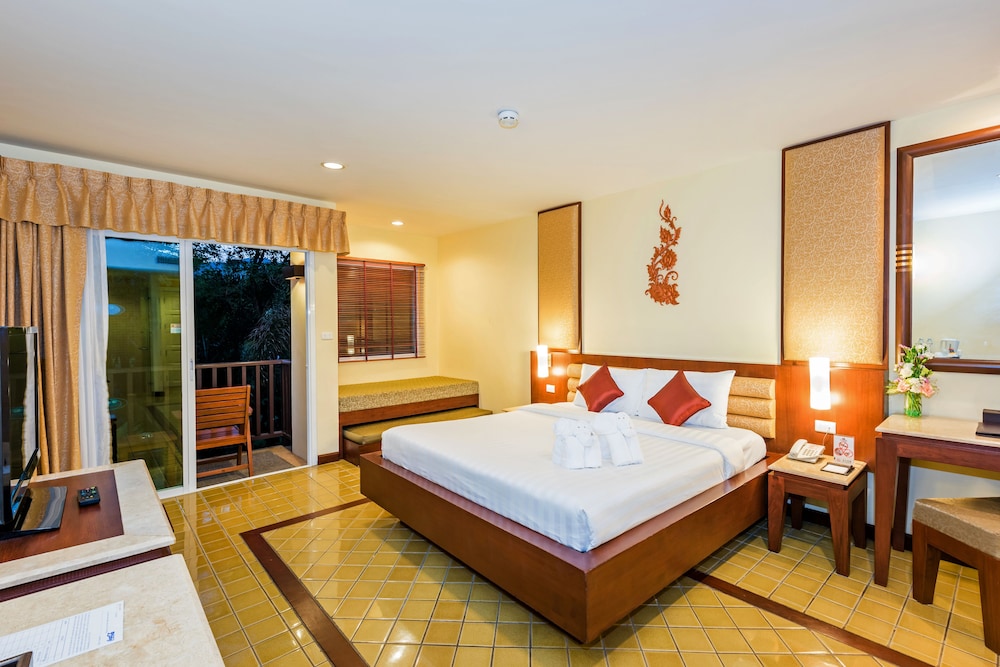 Deluxe Garden Wing King Room - Photo 9