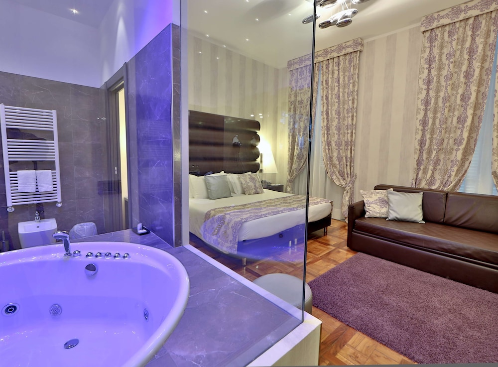 Classic Room, Multiple Beds - Photo 16