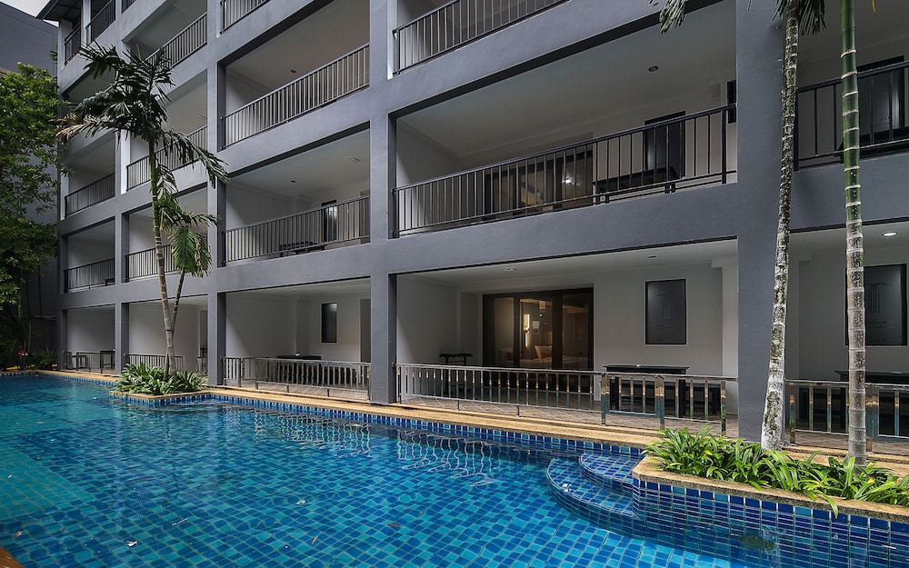 Deluxe Room, Pool Access - Photo 9