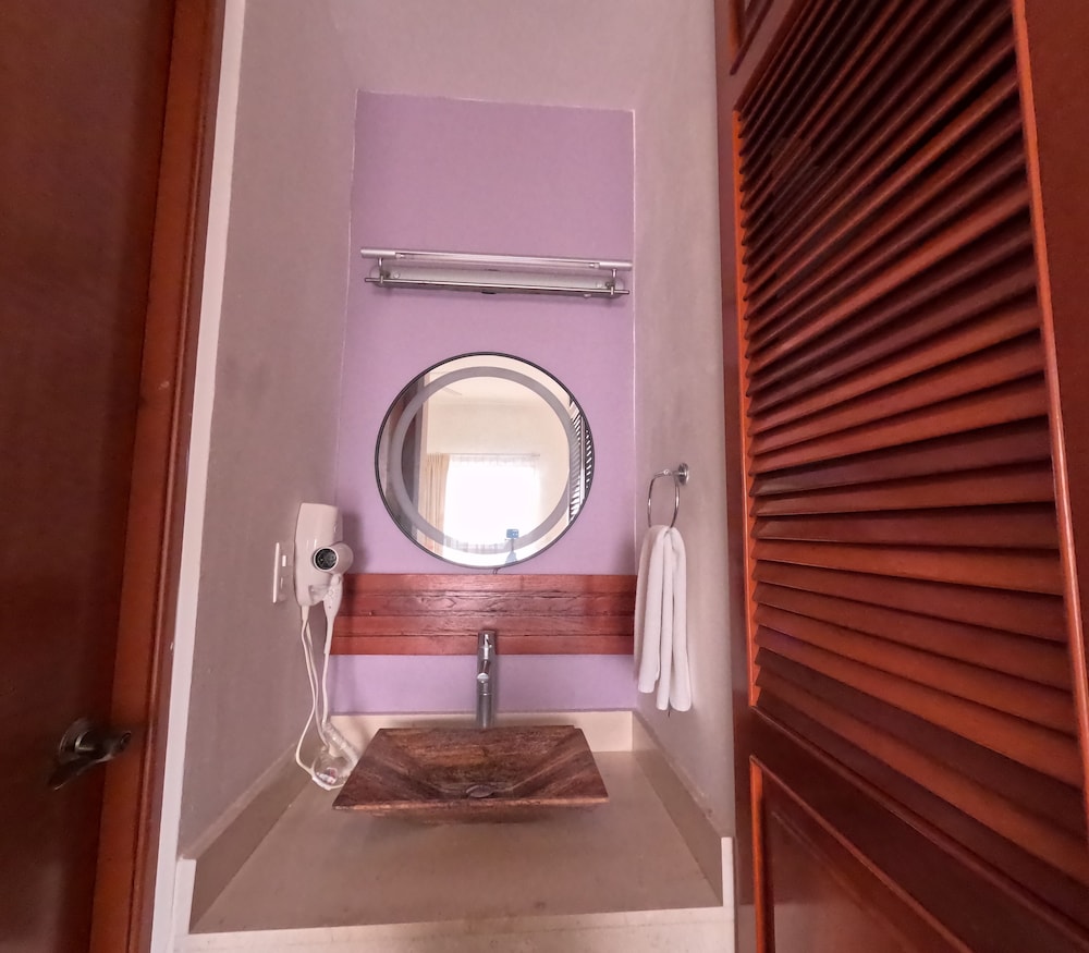 Standard Room, 1 Bedroom, Ocean View, Oceanfront - Photo 4