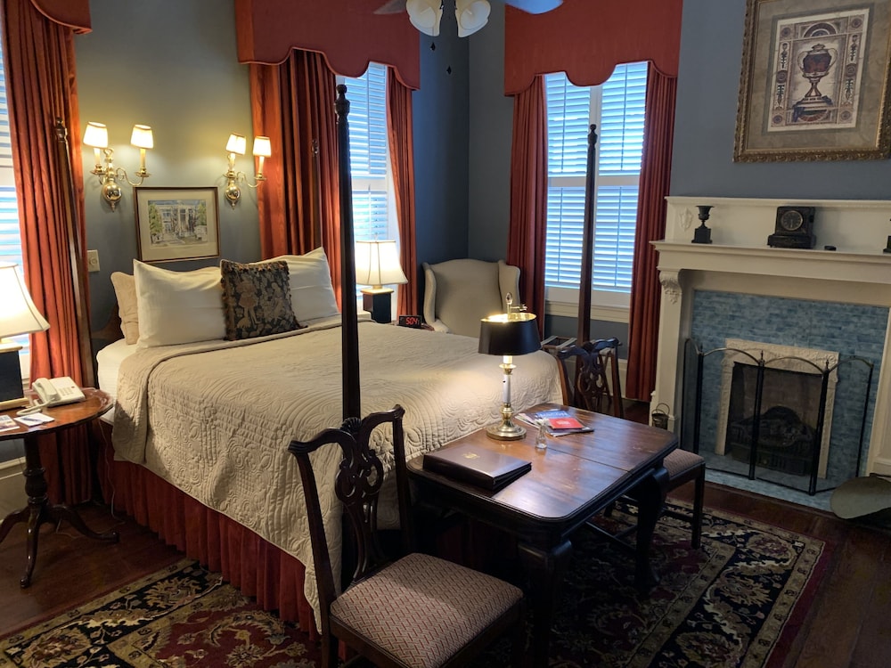 John Gresham Room photo 1