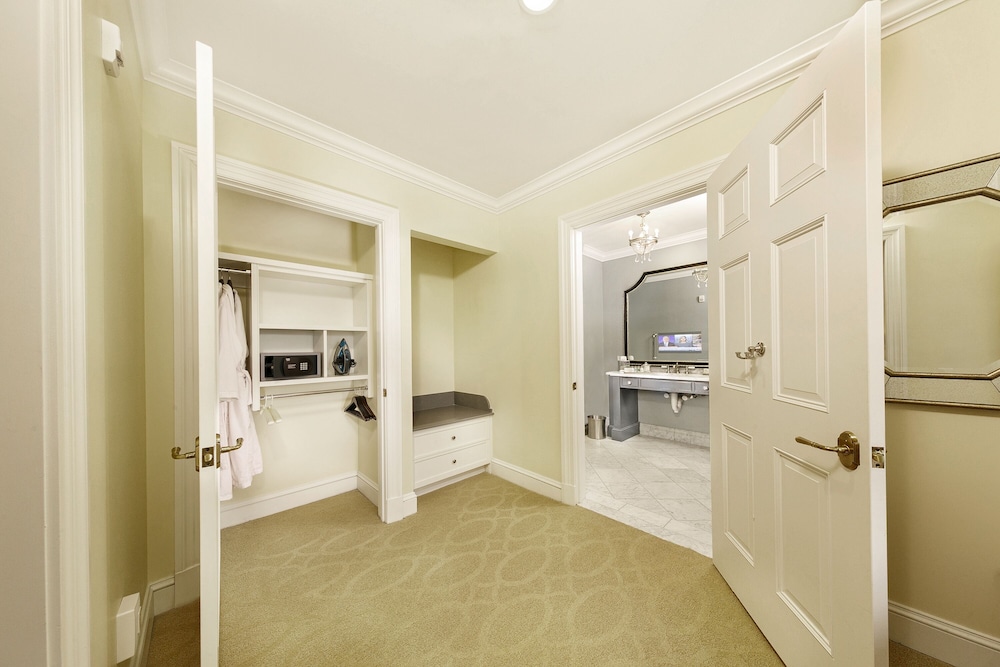 Grand Premier Room, 1 King Bed, Accessible (ADA) photo 2