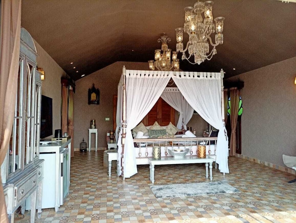 Arabian Sea View Suite On The Beach - Photo 2