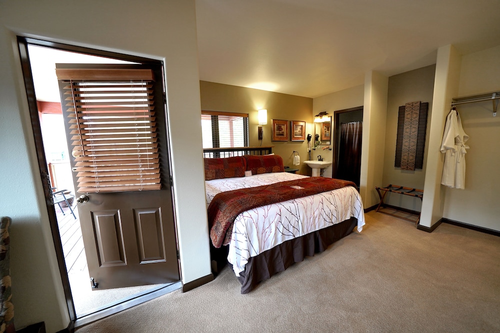 Premium Room, 1 King Bed, Mountain View, Mountainside photo 3