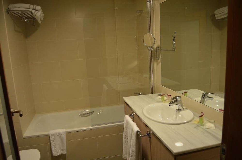 Standard Single Room, Ensuite photo 2