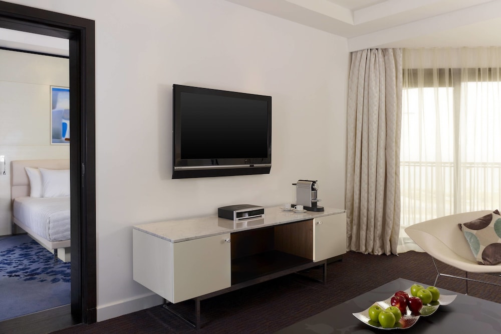 Club Suite, 1 King Bed - Photo 1