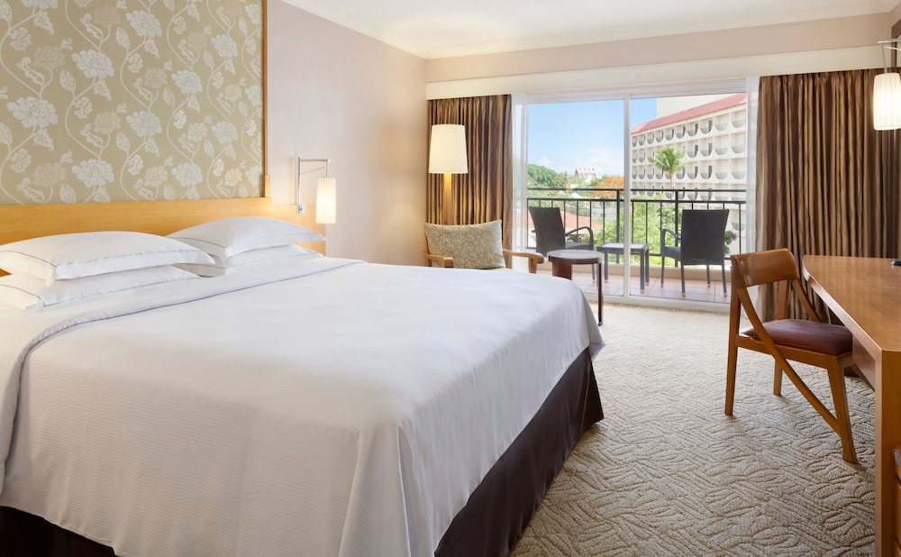 Premier Room, 1 King Bed, Garden View - Photo 1