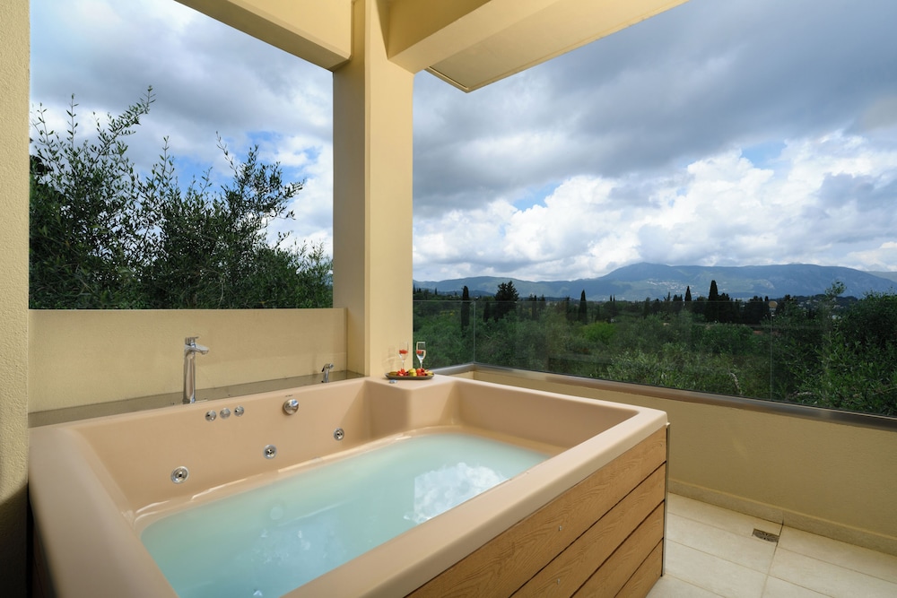 Bungalow Junior Suite with Open Hot Tub