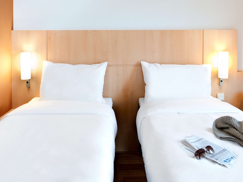 Standard Twin Room, 2 Twin Beds - Photo 8