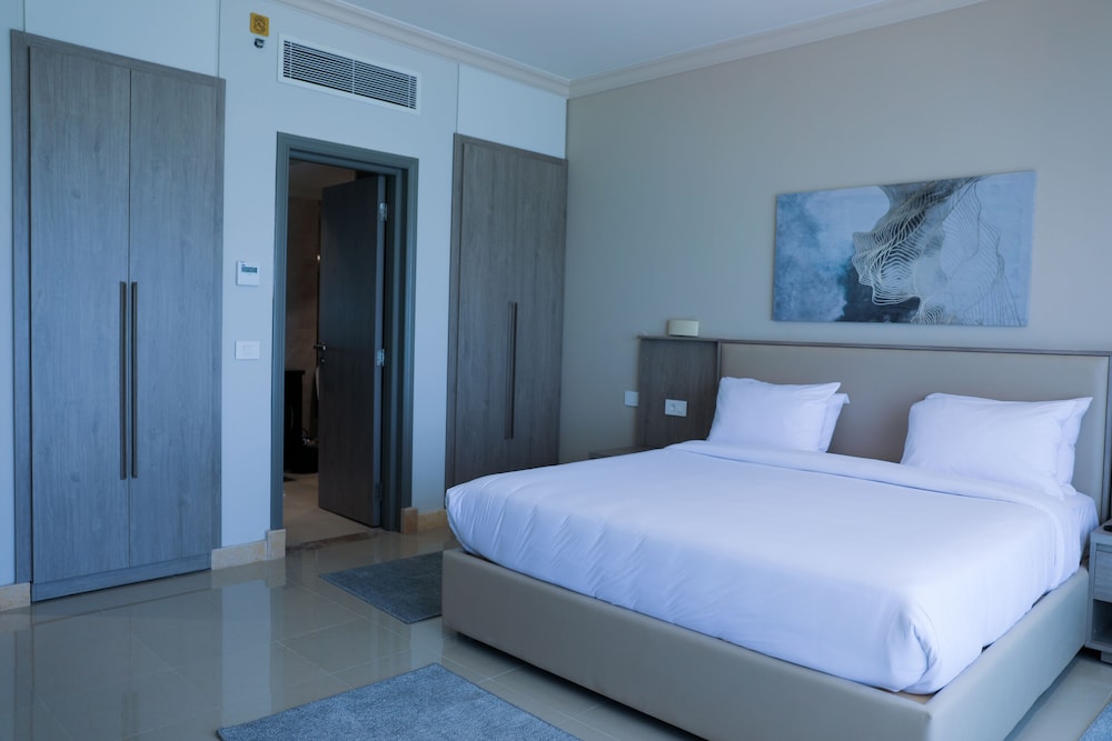 Family Suite (Sea Panoramic) - Photo 9