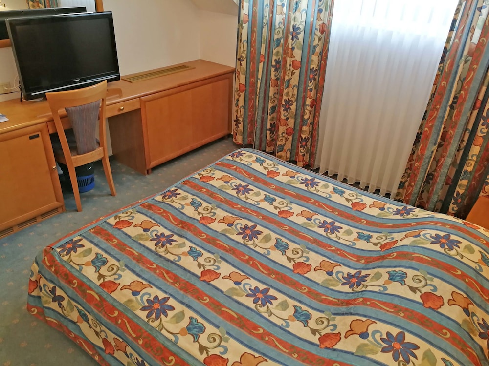 Standard Room (plus 1/2) photo 3