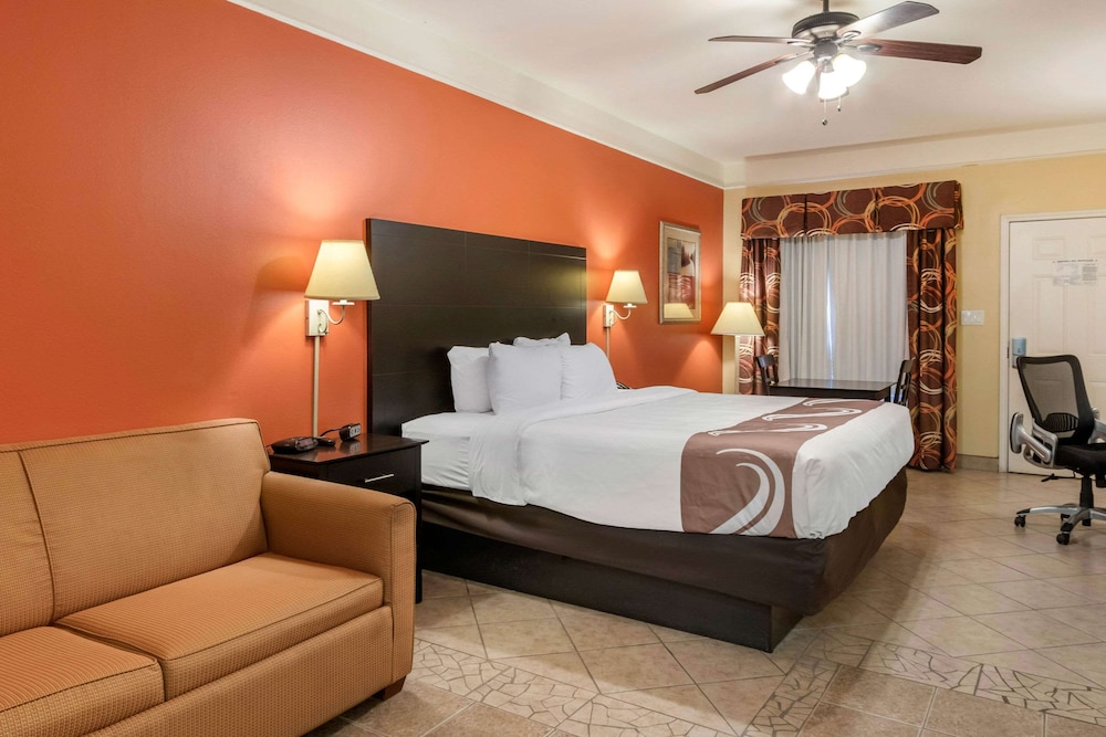 Suite, 1 King Bed, Accessible, Non Smoking photo 3