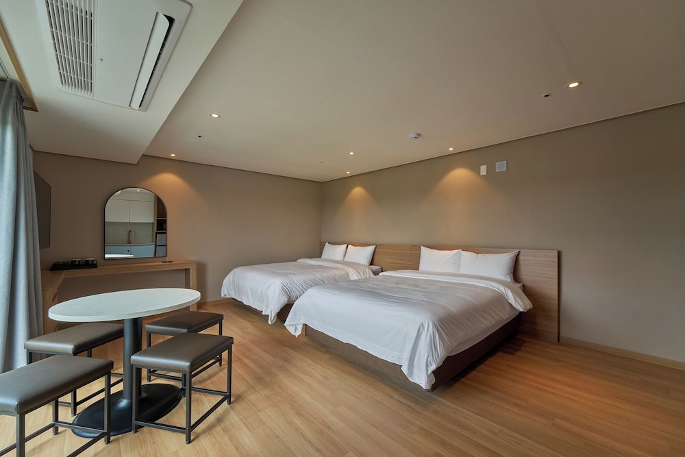 Superior Twin Room, Mountain View