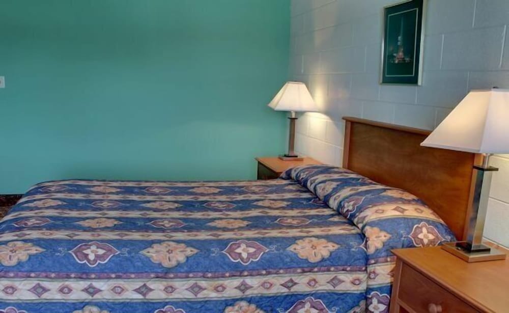 Standard Room, 1 King Bed, Non Smoking photo 2