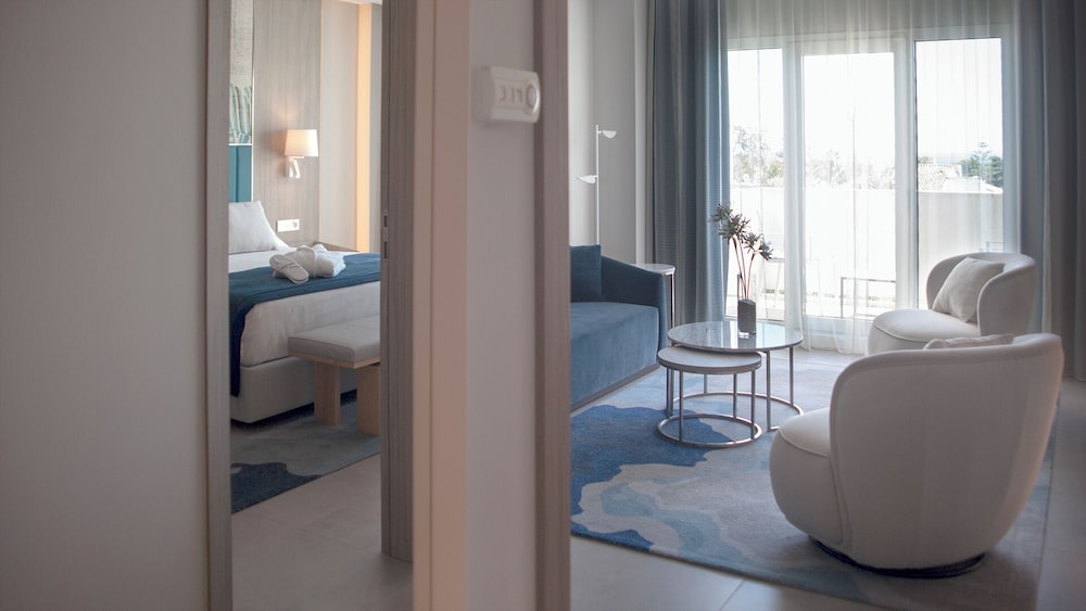 Premium Suite, Terrace thumbnail 6