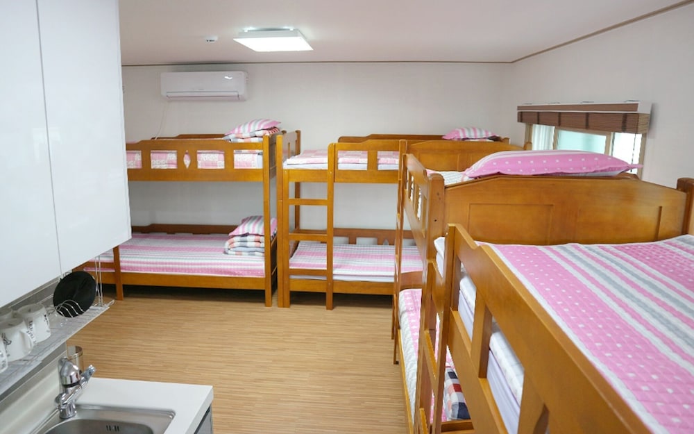 Room (8-person room (reservation possible f)