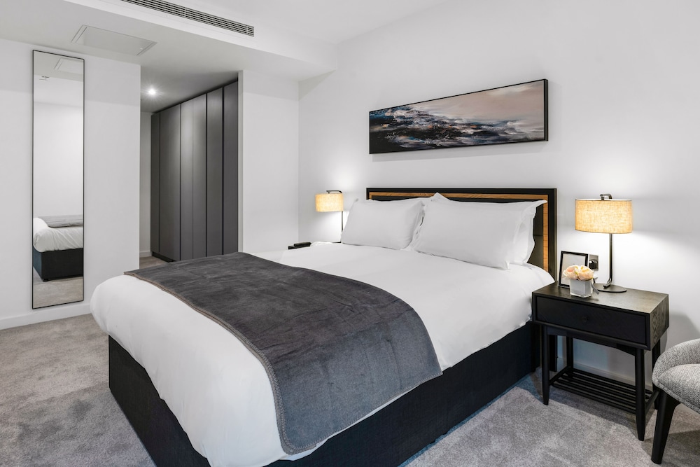 Two Bedroom Premium Apartment - Photo 3