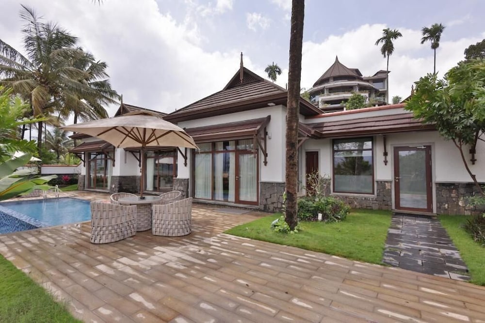Grand Villa, Lake View (Luxury, Plunge Pool)