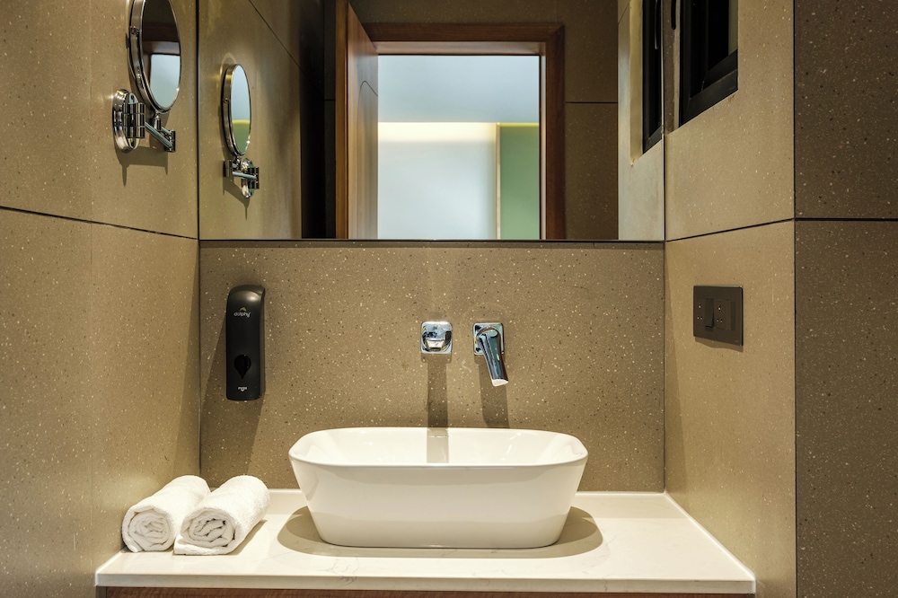 Urban Corner Room - Photo 2