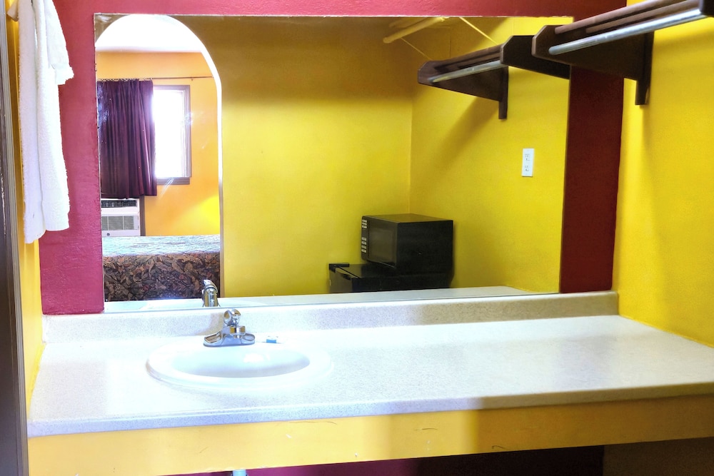 Room, 1 Double Bed, Smoking - Photo 6