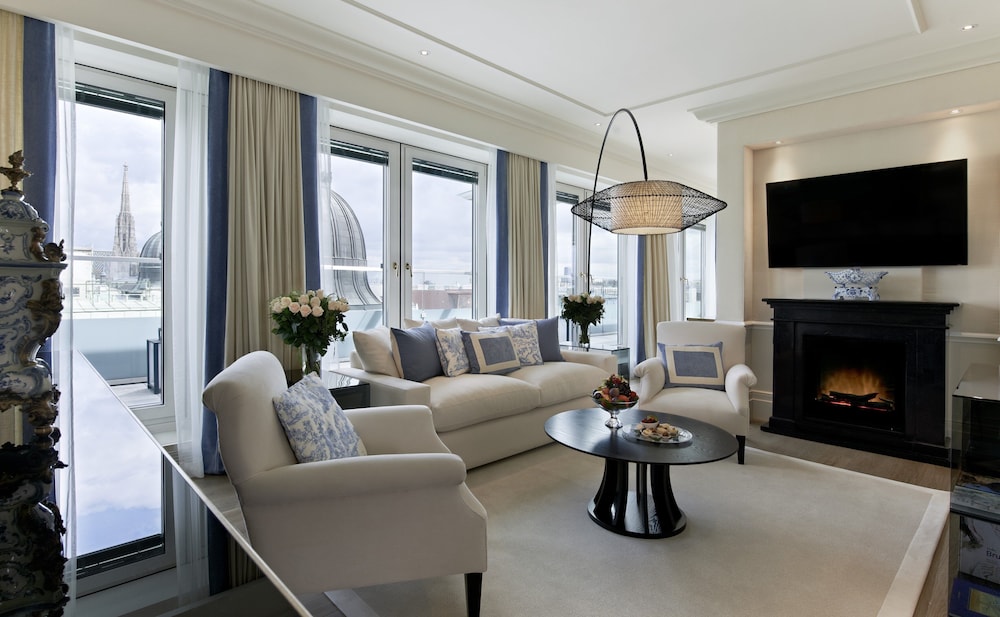 Grand Signature Suite - Photo 9